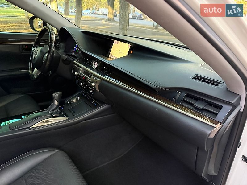 Седан Lexus ES 2016 в Одесі