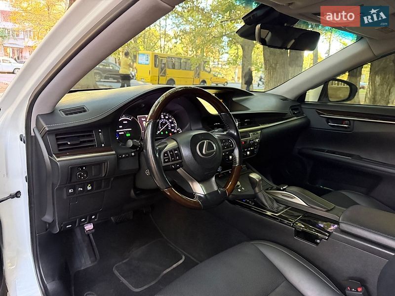 Седан Lexus ES 2016 в Одесі