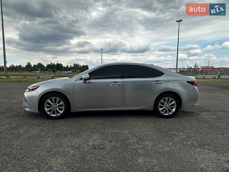 Седан Lexus ES 2014 в Львові