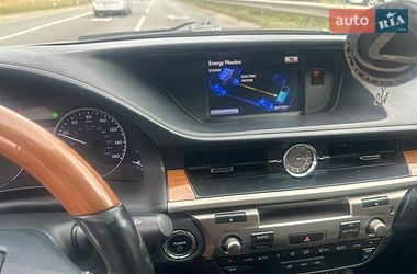 Седан Lexus ES 2014 в Львові