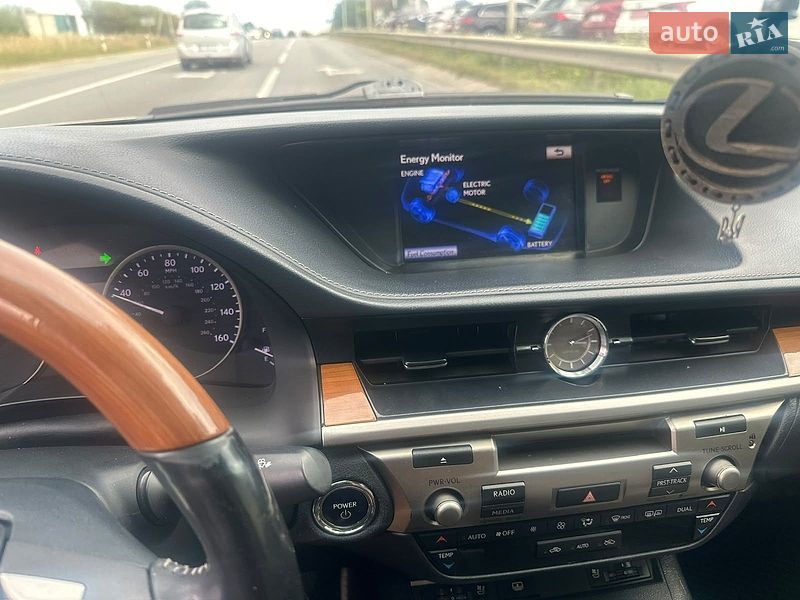 Седан Lexus ES 2014 в Львові