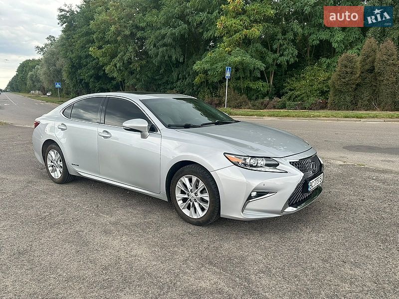 Седан Lexus ES 2014 в Львові
