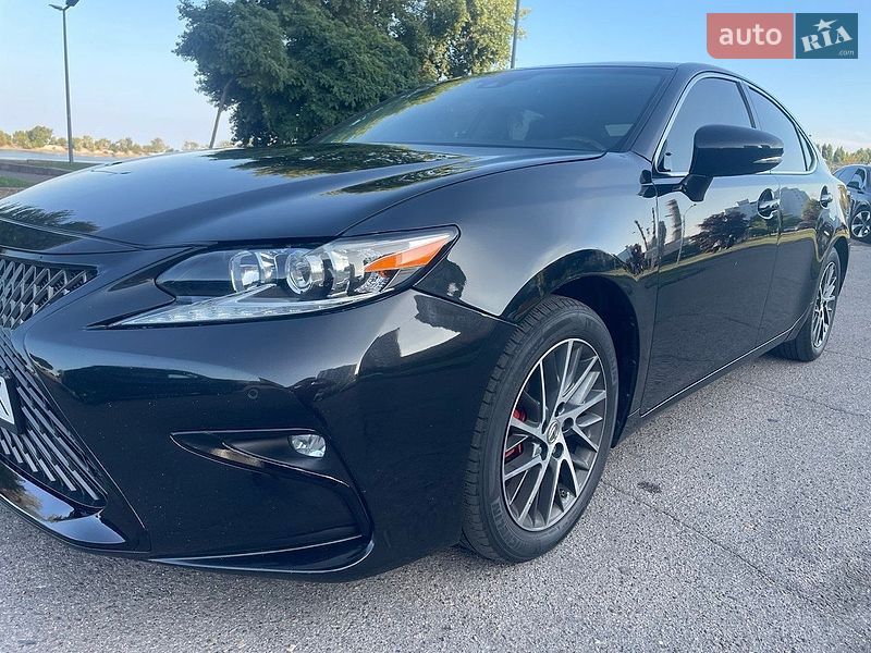 Седан Lexus ES 2018 в Черкасах