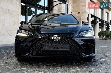 Седан Lexus ES 2023 в Львові