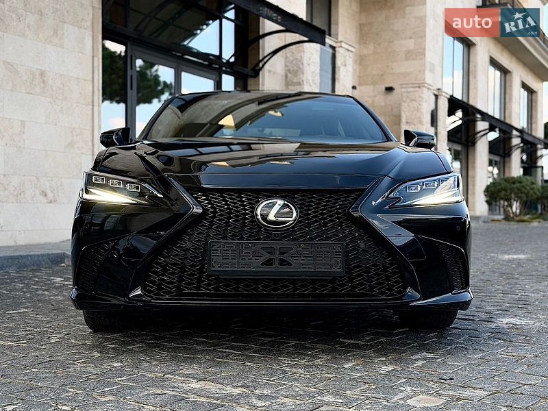 Седан Lexus ES 2023 в Львові