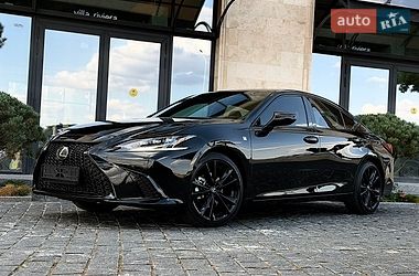Седан Lexus ES 2023 в Львові