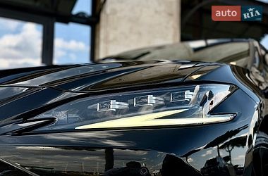 Седан Lexus ES 2023 в Львові