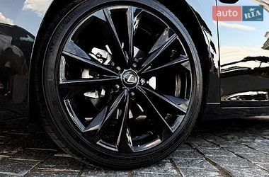 Седан Lexus ES 2023 в Львові