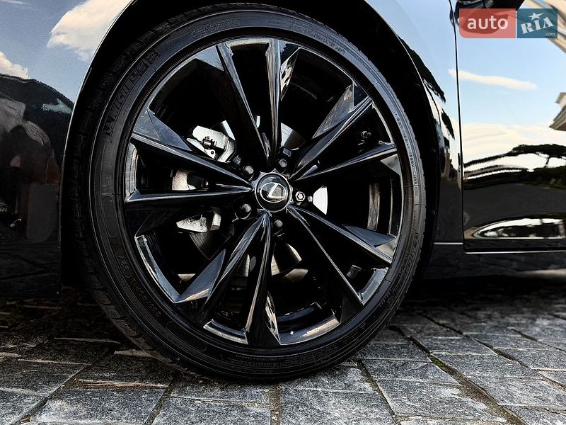 Седан Lexus ES 2023 в Львові