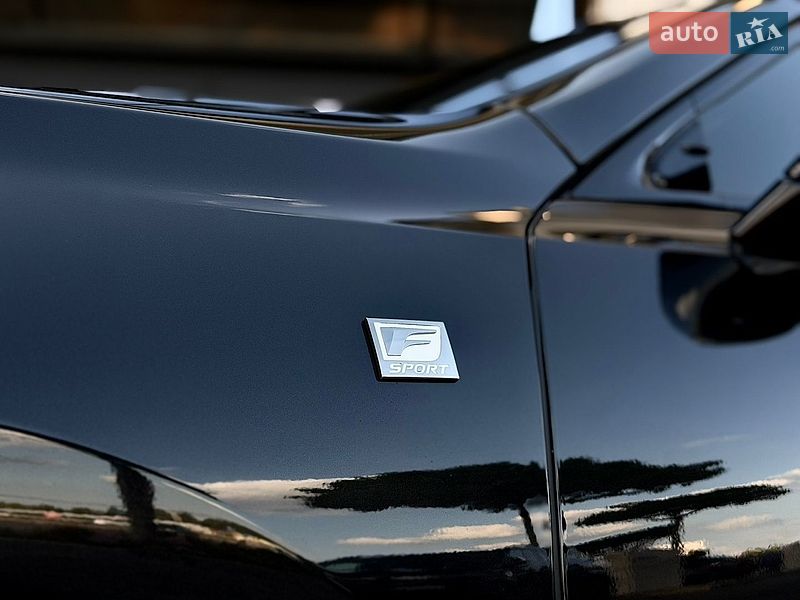 Седан Lexus ES 2023 в Львові