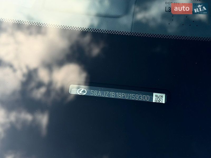 Седан Lexus ES 2023 в Львові