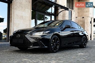Седан Lexus ES 2023 в Львові