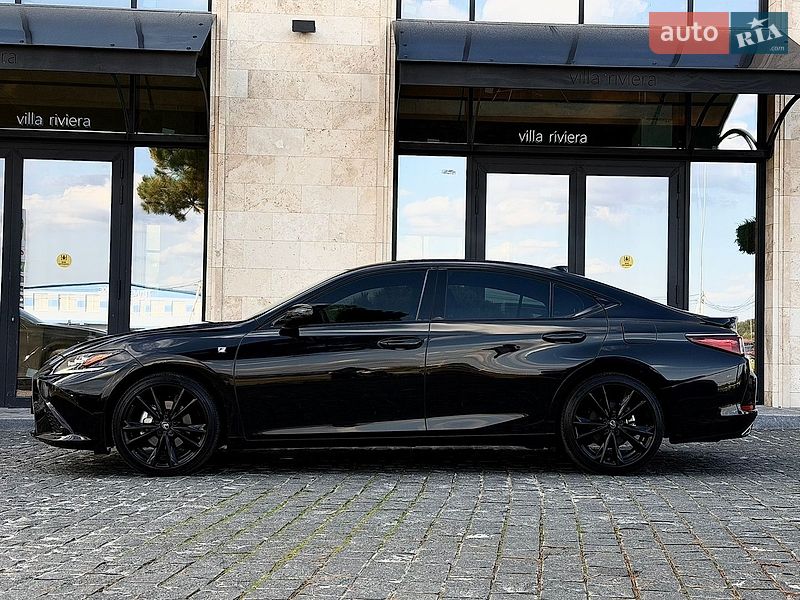 Седан Lexus ES 2023 в Львові