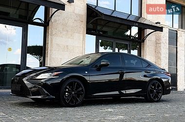 Седан Lexus ES 2023 в Львові