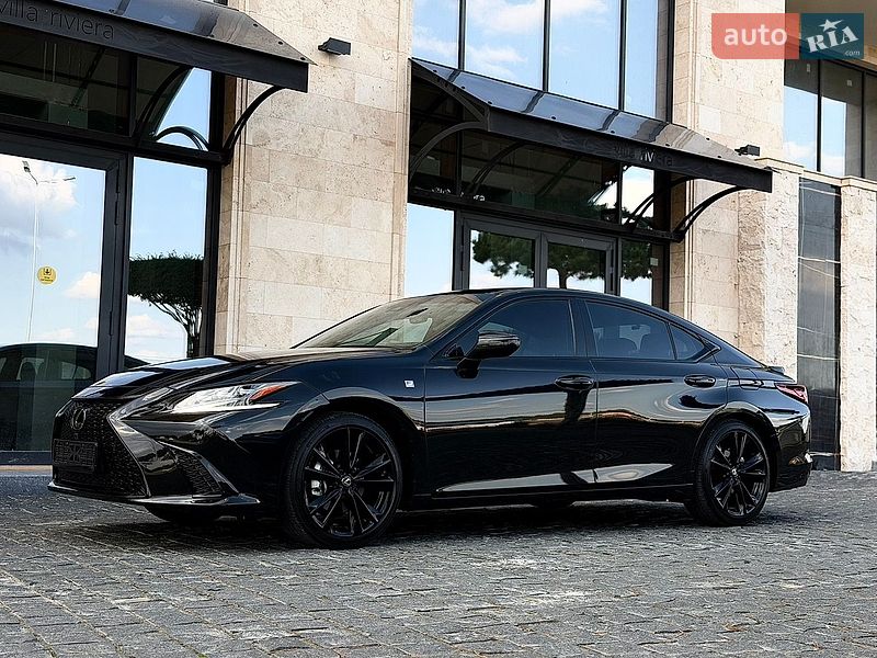 Седан Lexus ES 2023 в Львові