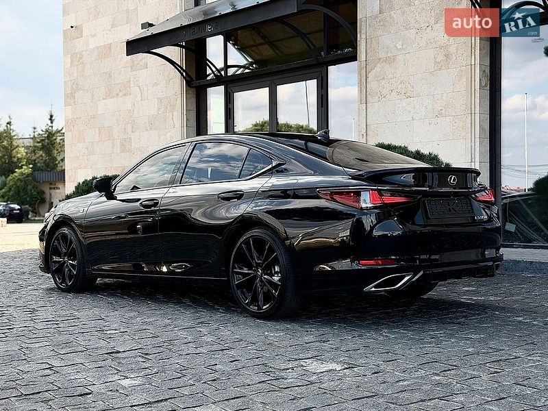 Седан Lexus ES 2023 в Львові