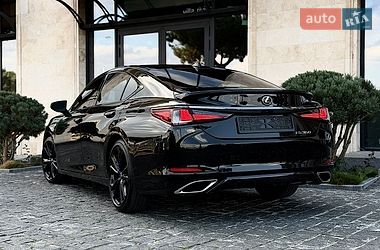 Седан Lexus ES 2023 в Львові