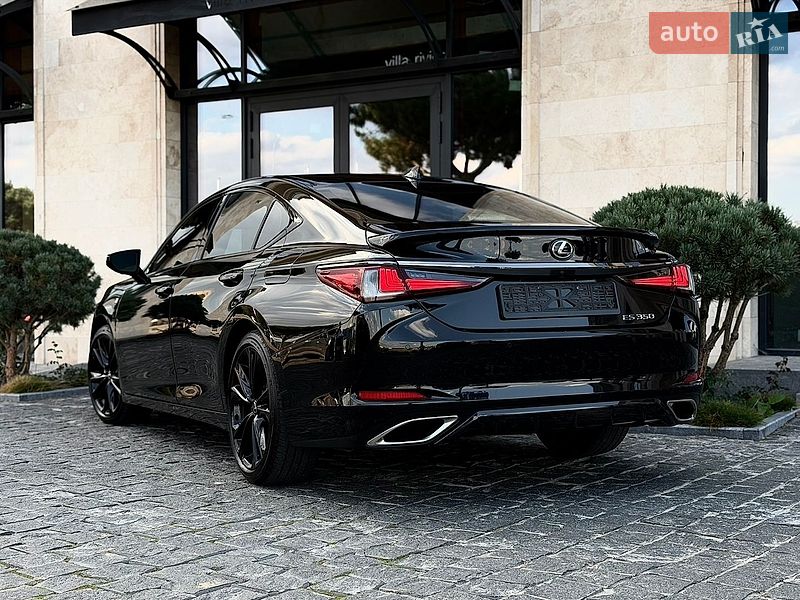 Седан Lexus ES 2023 в Львові