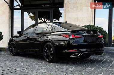 Седан Lexus ES 2023 в Львові