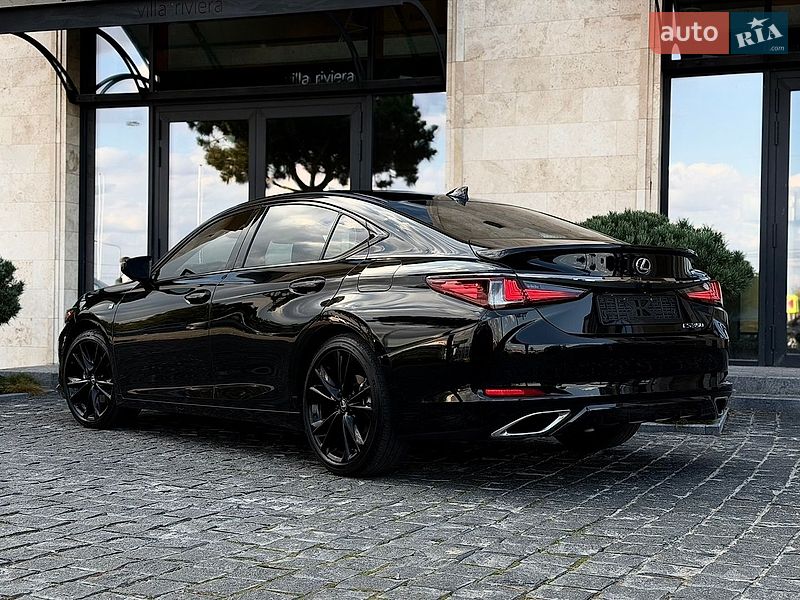 Седан Lexus ES 2023 в Львові