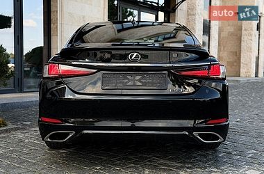 Седан Lexus ES 2023 в Львові