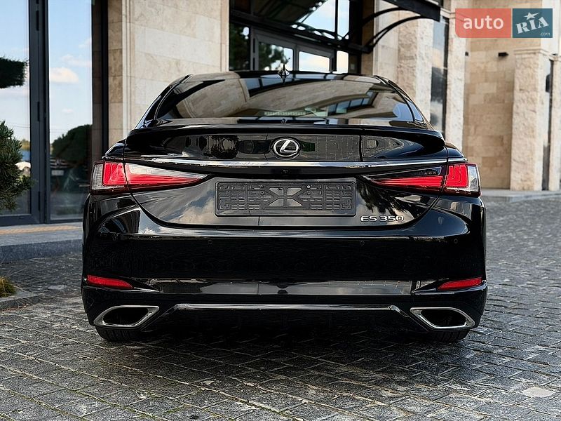 Седан Lexus ES 2023 в Львові
