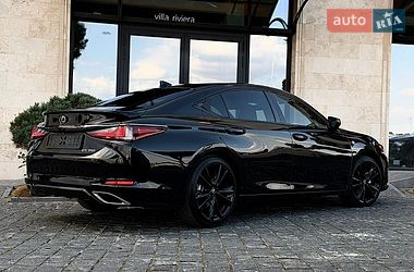 Седан Lexus ES 2023 в Львові