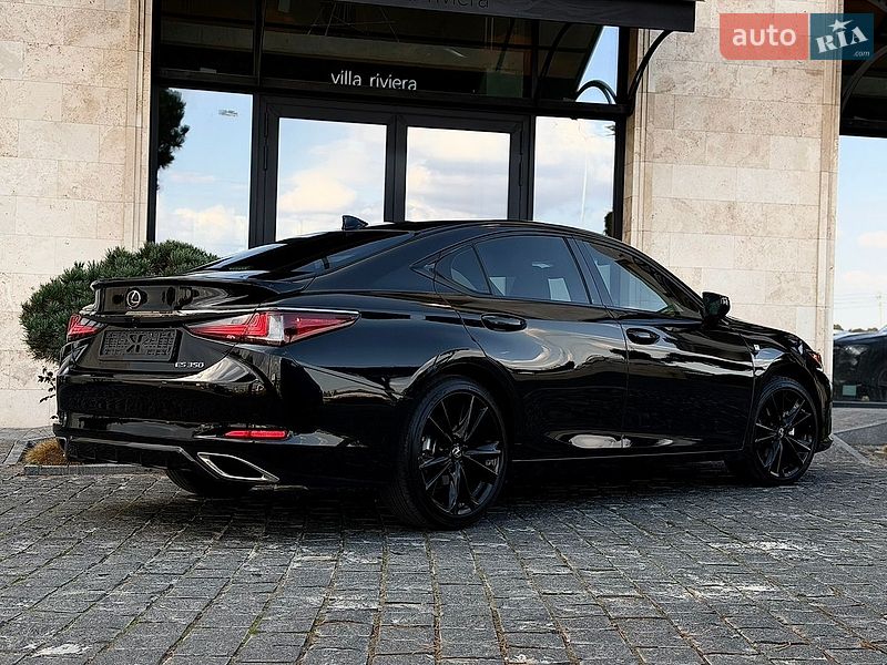 Седан Lexus ES 2023 в Львові