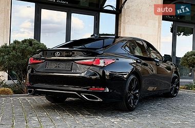 Седан Lexus ES 2023 в Львові