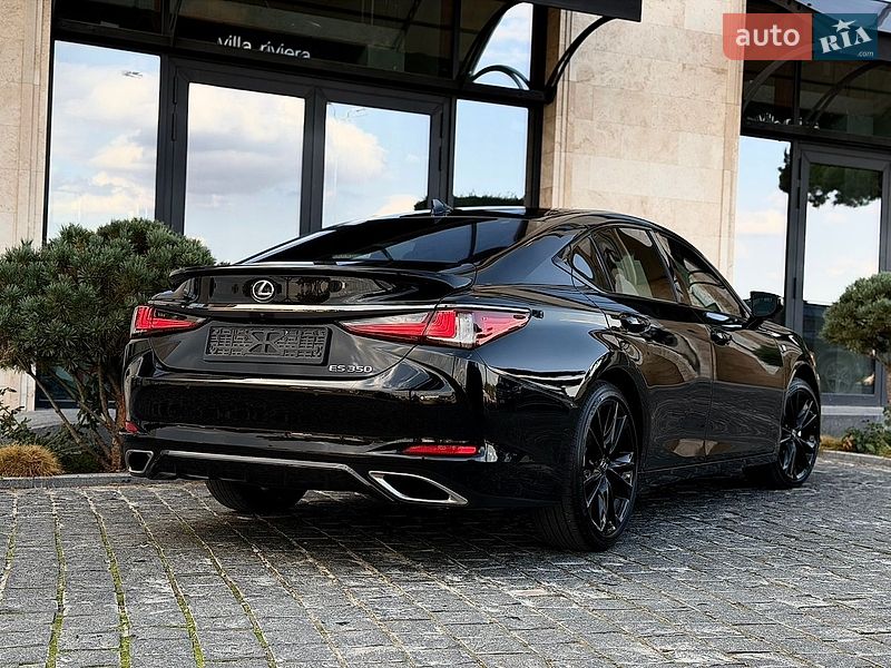 Седан Lexus ES 2023 в Львові