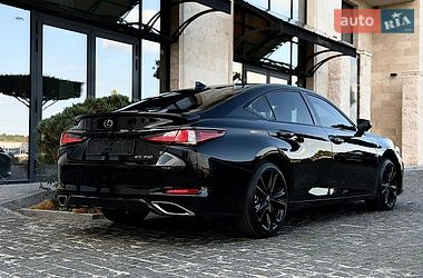 Седан Lexus ES 2023 в Львові