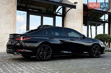 Седан Lexus ES 2023 в Львові