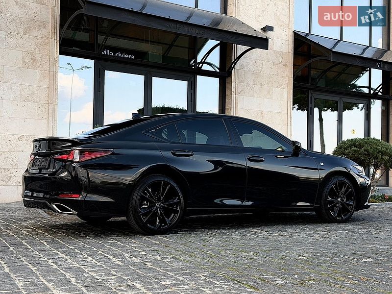 Седан Lexus ES 2023 в Львові
