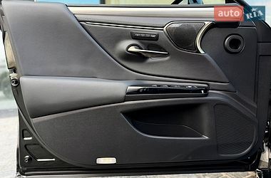 Седан Lexus ES 2023 в Львові