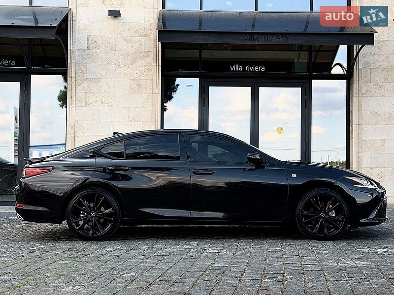 Седан Lexus ES 2023 в Львові