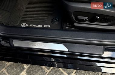 Седан Lexus ES 2023 в Львові