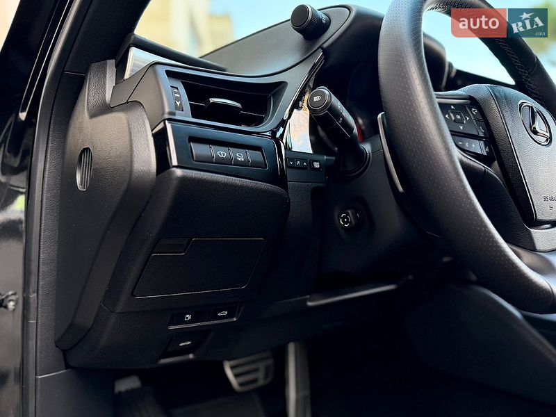 Седан Lexus ES 2023 в Львові