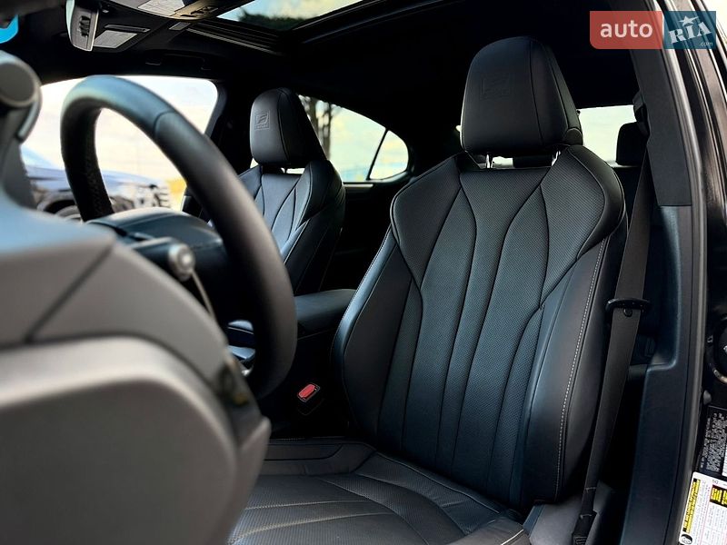 Седан Lexus ES 2023 в Львові