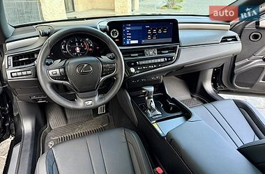 Седан Lexus ES 2023 в Львові
