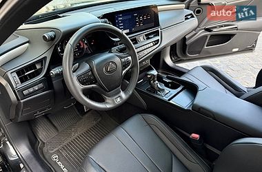 Седан Lexus ES 2023 в Львові