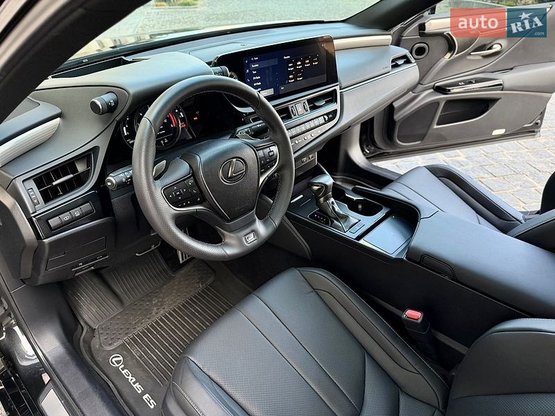 Седан Lexus ES 2023 в Львові