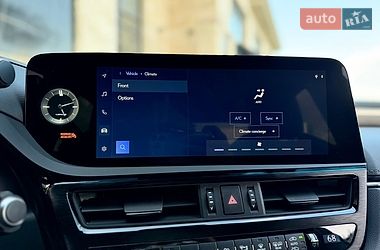 Седан Lexus ES 2023 в Львові