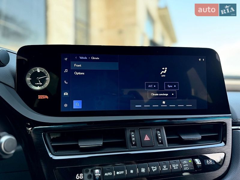 Седан Lexus ES 2023 в Львові