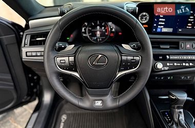 Седан Lexus ES 2023 в Львові