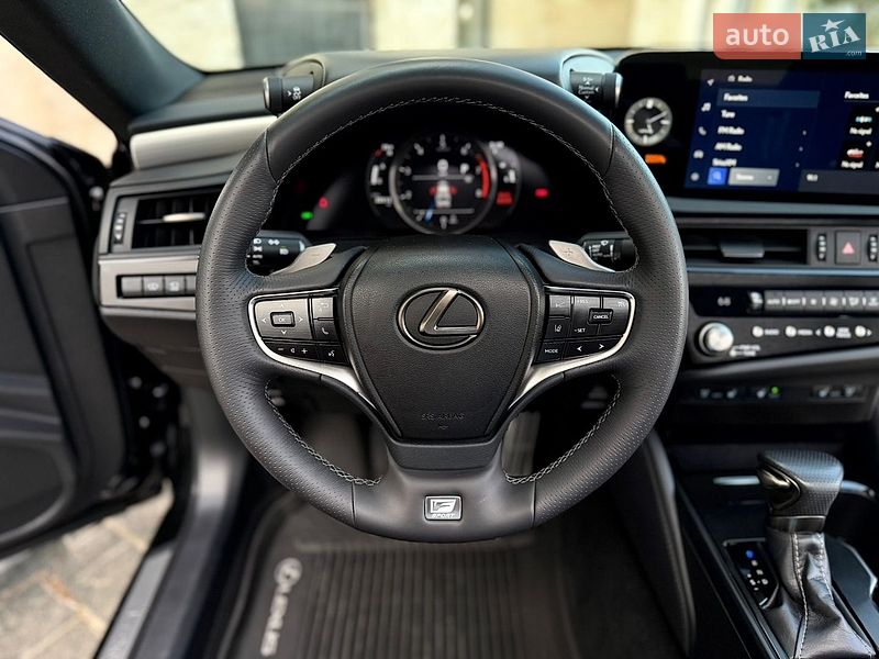 Седан Lexus ES 2023 в Львові