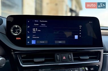 Седан Lexus ES 2023 в Львові