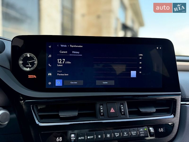 Седан Lexus ES 2023 в Львові