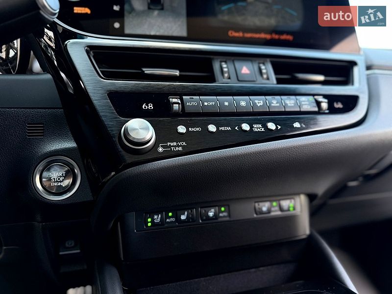 Седан Lexus ES 2023 в Львові