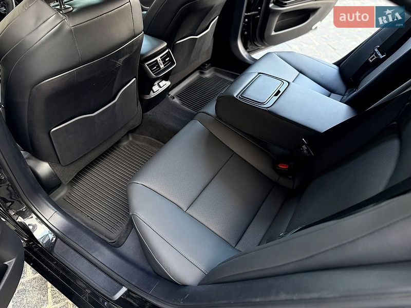 Седан Lexus ES 2023 в Львові