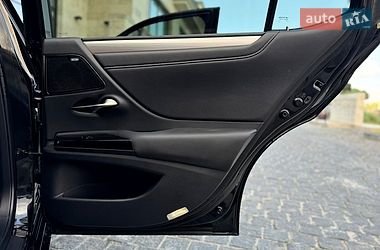 Седан Lexus ES 2023 в Львові